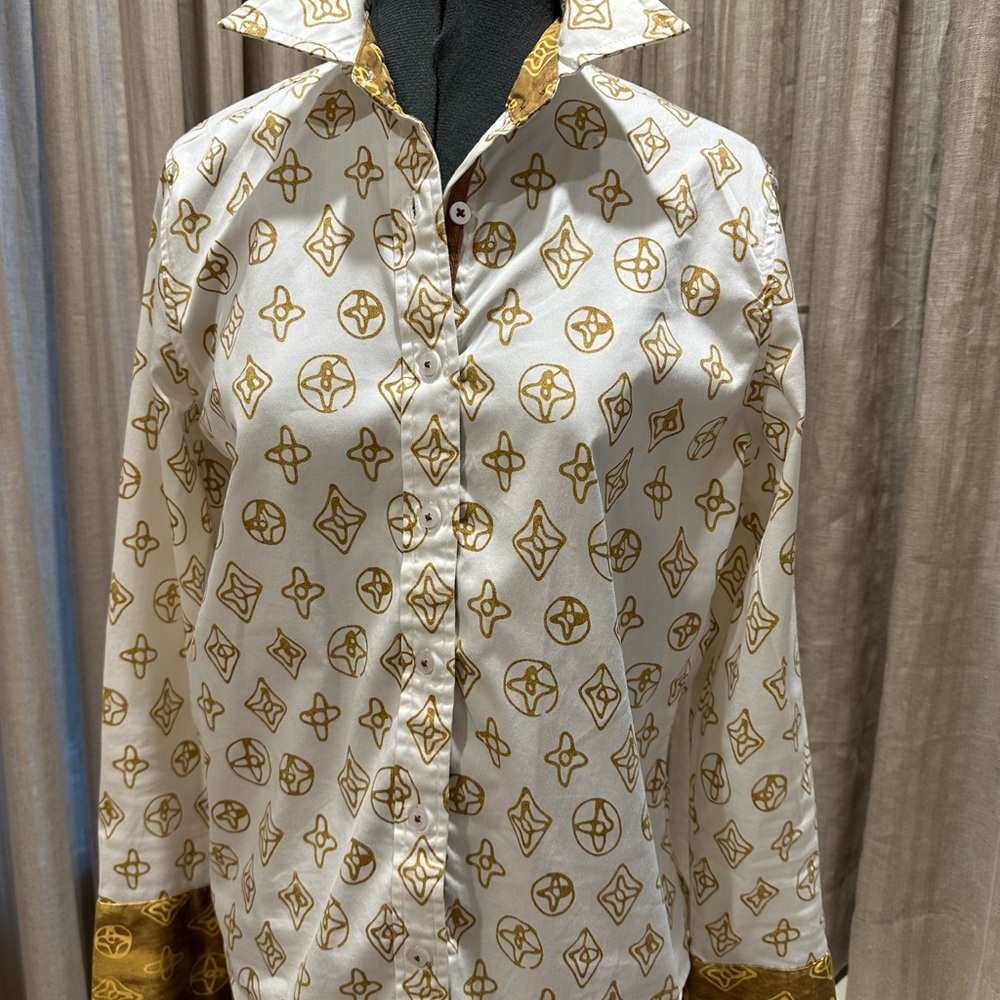 Tizzie —Dizzy Lizzie 
ROME SHIRT GEOMETRIC WHITE GROUND SUPER CUTE PRINT